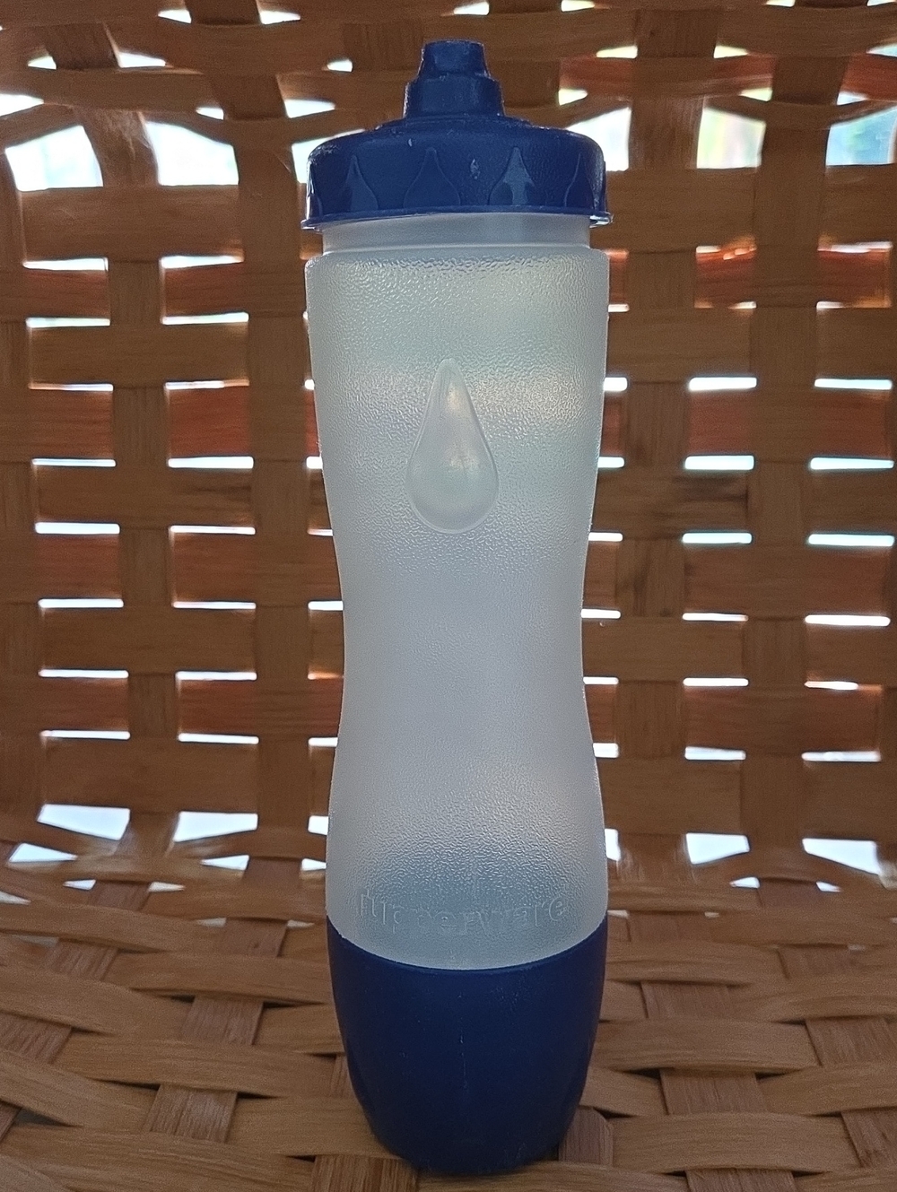 Tupperware Water/CUP/SNACK HOLDER. "STOW N' GO" VINTAGE/RETIRED ITEM, 1990'S